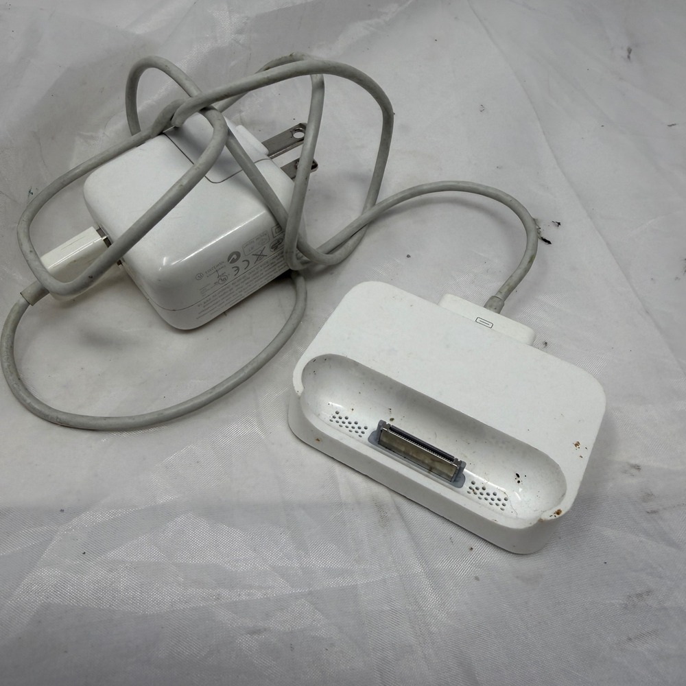 Apple Universal Dock A1256 30-Pin iPod iPhone Charging Station with Wall Adapter